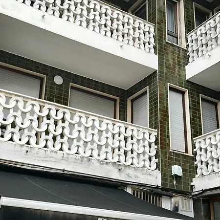 Mouro アパート ソモ